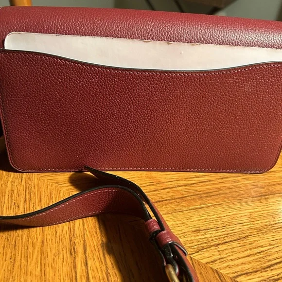 New Coach Elegant Burgundy Leather Shoulder Bag - Picture 5 of 16